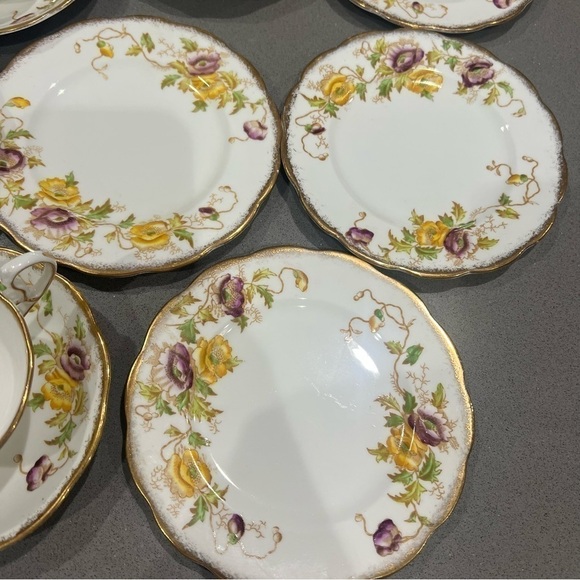 Vintage Royal Albert Crown China Poppies Tea Set – Service for 4 – Hand Painted - Picture 10 of 16